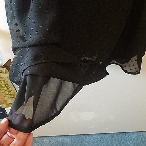 Flirty, flutter sleeve blouse - Picture 5 of 5